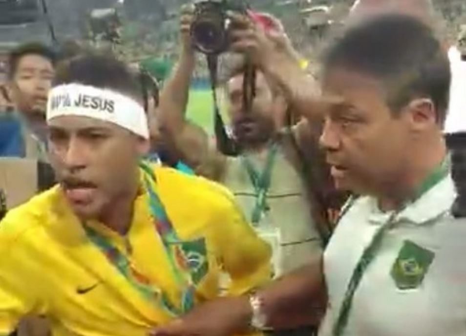 Watch Neymar loses it with Brazil fan during Olympic gold medal celebrations