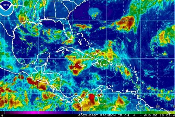 Tropical wave near Caribbean showing signs of strengthening