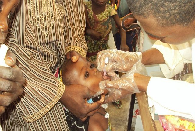 Health workers vaccinating children against polio in Nigeria