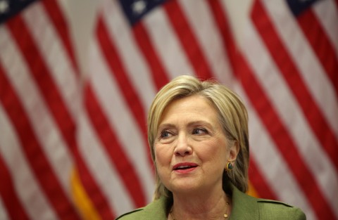 Clinton keeps stay-the-course strategy on foundation, emails