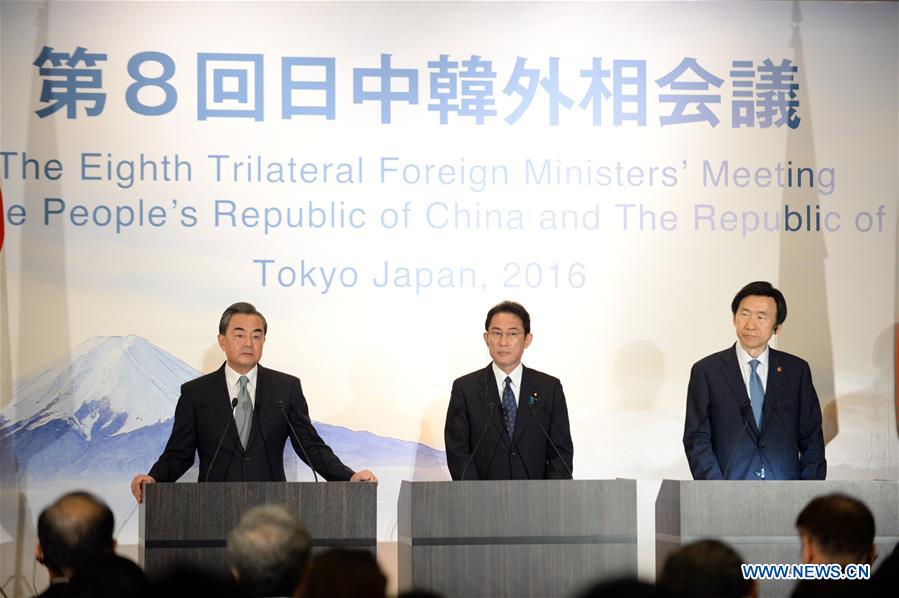 Chinese Foreign Minister Wang Yi,Japanese Foreign Minister Fumio Kishida and South Korean Foreign Minister Yun Byung Se attend a joint press conference in Tokyo Japan Aug. 24 2016. The 8th trilateral foreign ministers