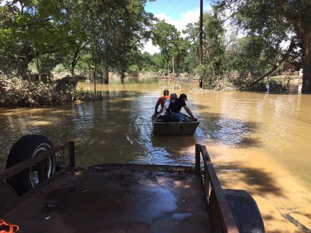 Devastated Thousands Return to Remnants of Flood-Destroyed Homes