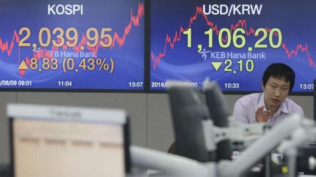 US stock indexes drift lower in morning trading; oil up