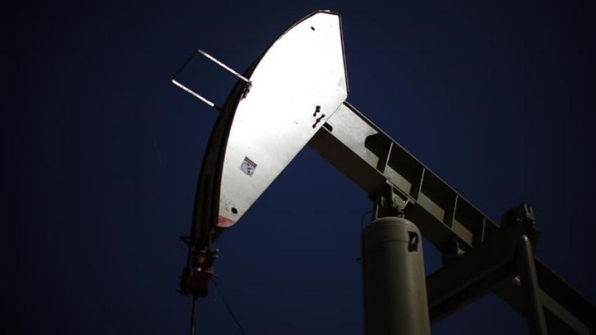 Oil prices fall on unexpected US crude stocks build fears over China demand