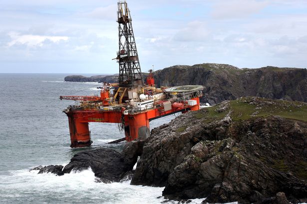 Diesel oil spills from grounded oil rig on Scottish island