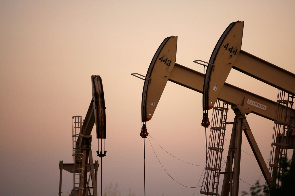 Oil plunges below $40 per barrel