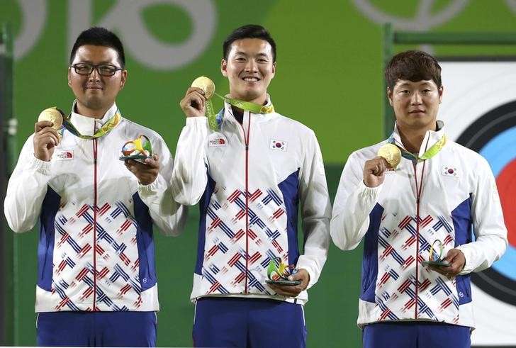 2016 Rio Olympics- Archery- Final- Men's Team Gold Medal Match- Sambodromo- Rio de Janeiro Brazil- 06/08/2016. South Korea's Kim Woo Jin, Ku Bon Chan and Lee Seung Yun pose on the podium after winning the gold medal. REUTERS