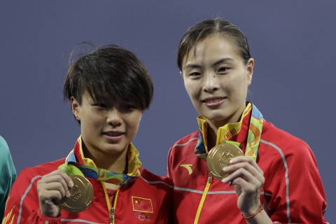 Golden girl Wu rewrites diving record books