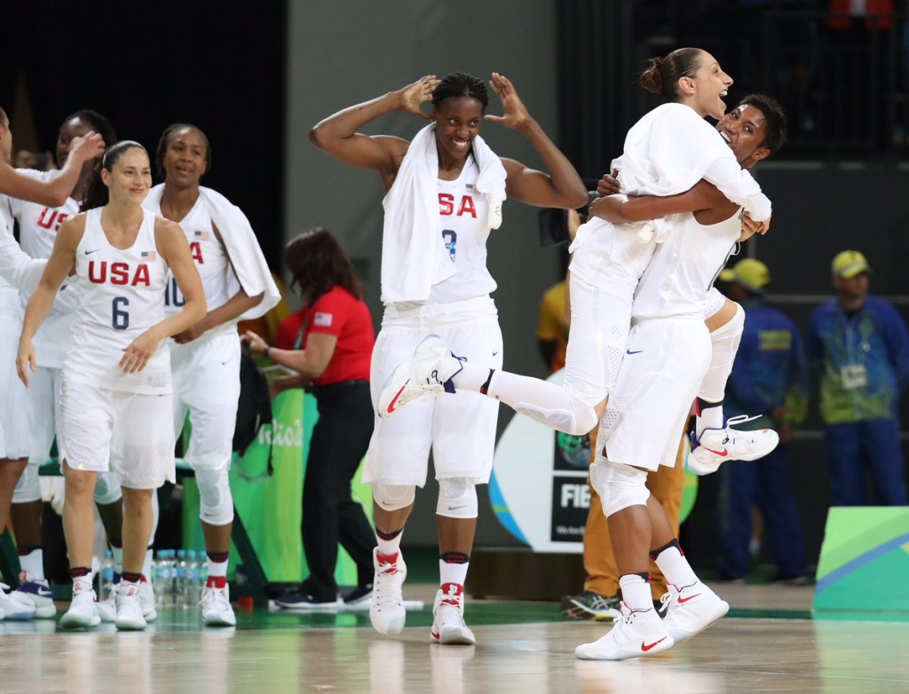 Sue Bird & US women win 6th straight Olympic hoops title