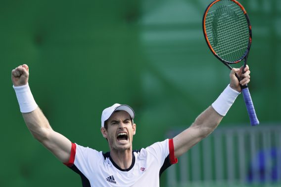 Murray reaches quarter-finals after Fognini scare