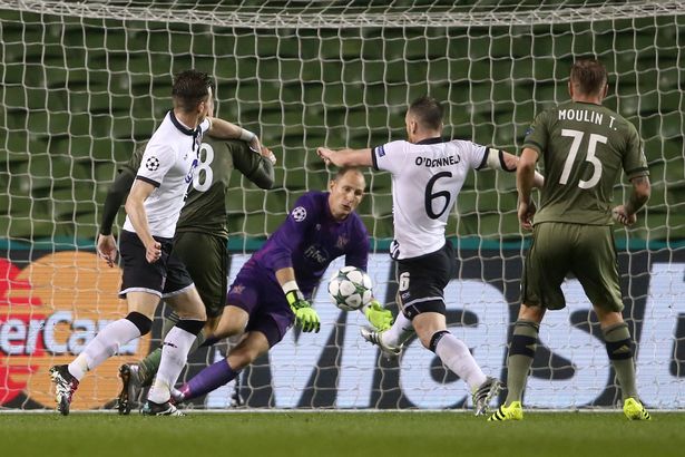 Dundalk's Stephen O'Donnell makes a clearance