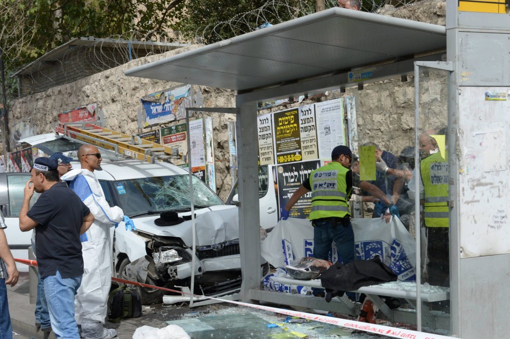 Paramedics arrive at scene of attack in Jerusalem AMOS BEN GERSHOM  ISRAEL SUN