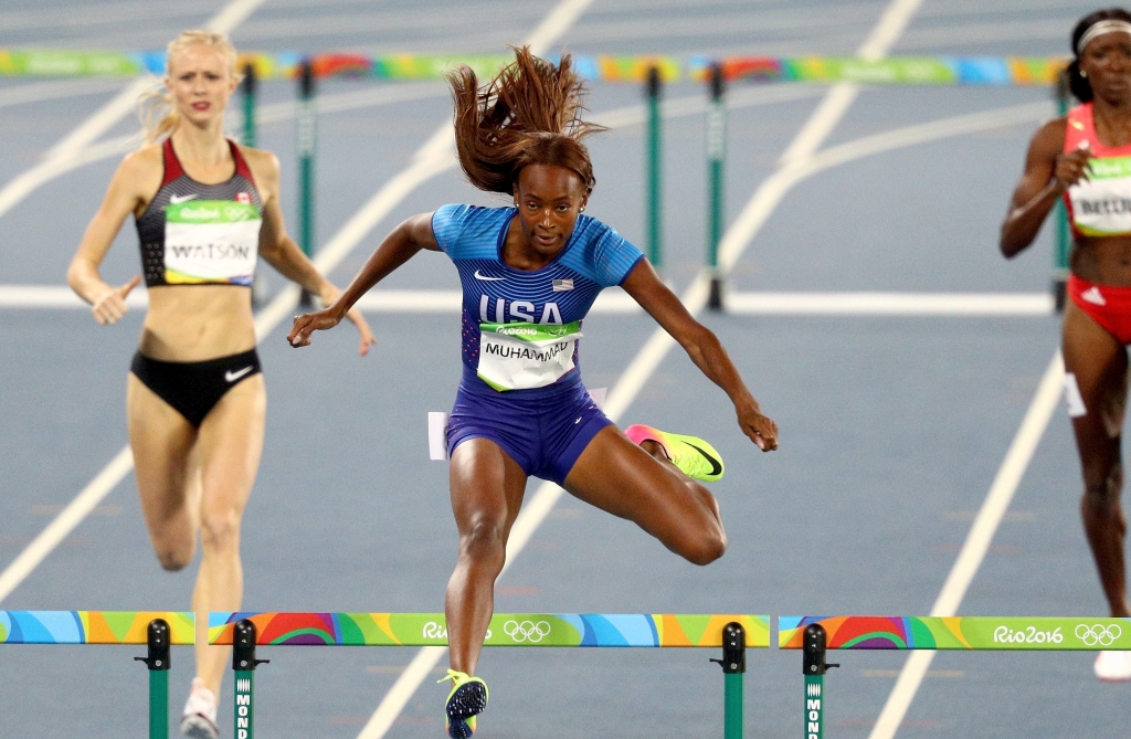 Usain Bolt wins 200m qualifying heat