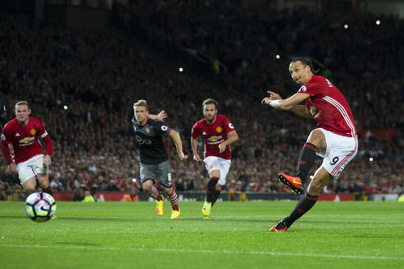 Zlatan stars as United beats Southampton 2-0