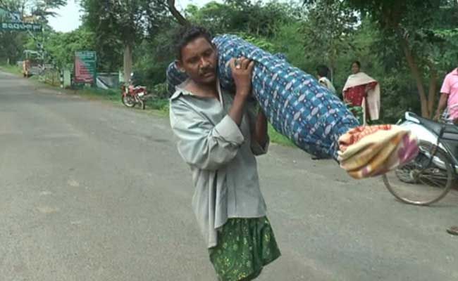 Denied a Hearse, Tribal Man Carries Dead Wife for 10 km