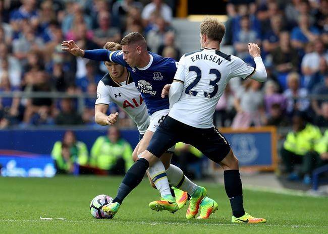 Hull upsets champs Leicester in Premier League opener