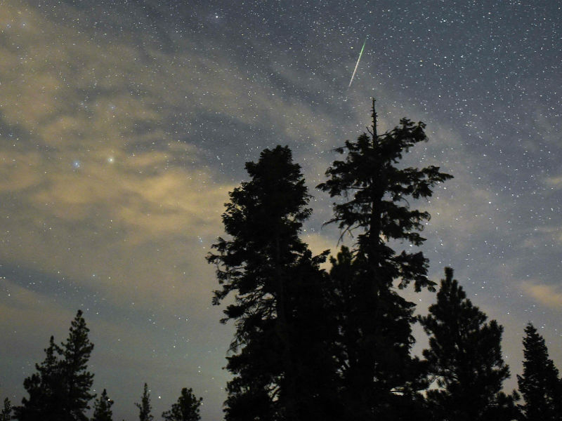 Outburst of shooting stars up to 200 mph _ meteors per hour