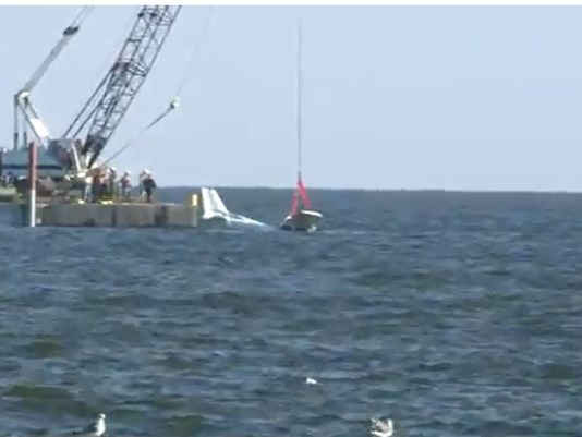 Two missing in plane crash in Lake Pontchartrain near New Orleans