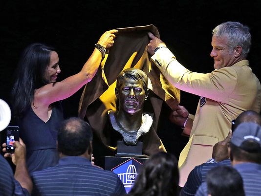 Brett Favre welcomed into HOF