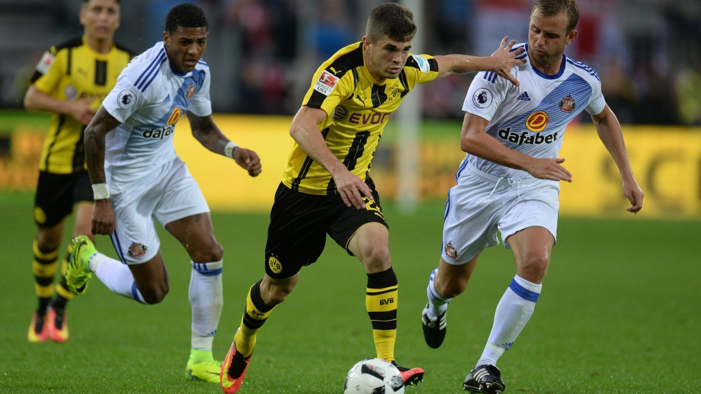 ALTACH AUSTRIA- AUGUST 05 Christian Pulisic of Dortmund challenges Patrick Van Aanmolt of Sunderland and Lee Cattermole of Sunderland during the friendly match between AFC Sunderland v Borussia Dortmund at Cashpoint Arena