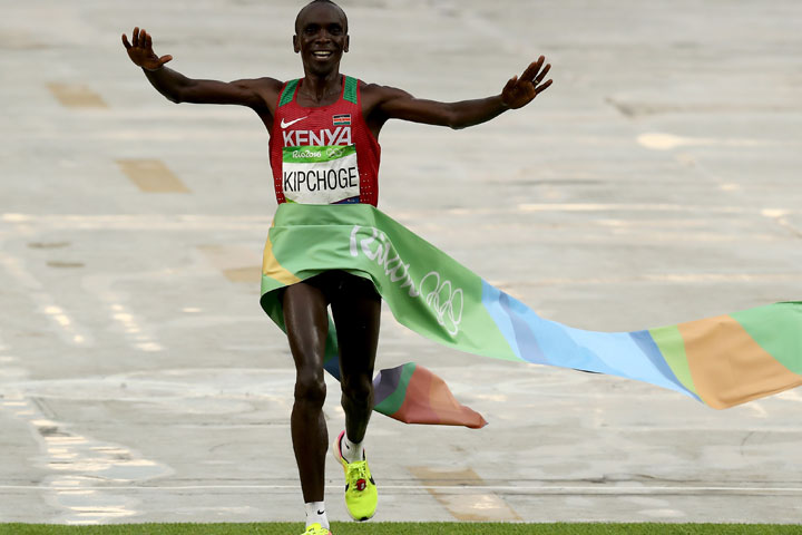 Eliud Kipchoge of Kenya celebrates as he crosses the line to win gold during the Men's Marathon on Day 16 of the Rio 2016 Olympic Games at Sambodromo