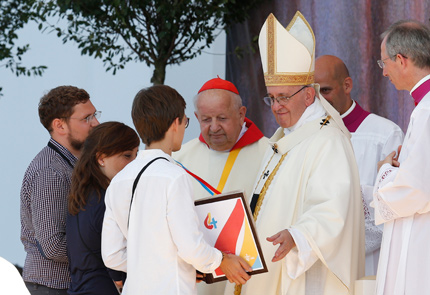 Pope: I fell because I forgot there was step at altar's edge