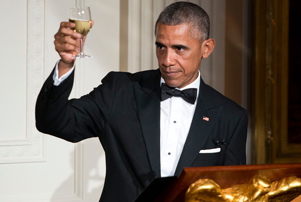 President Barack Obama makes a toast in honor of Prime Minister Lee Hsien Loong