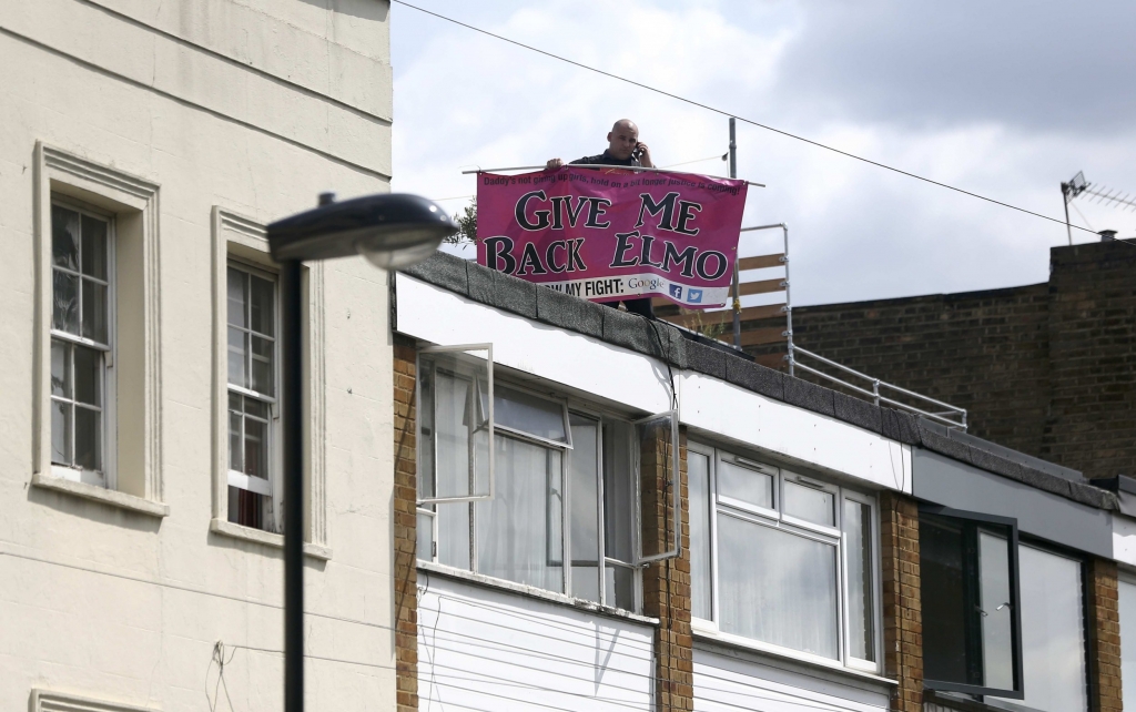 Fathers&#039 rights campaigners stage protest from roof of Jeremy Corbyn's home