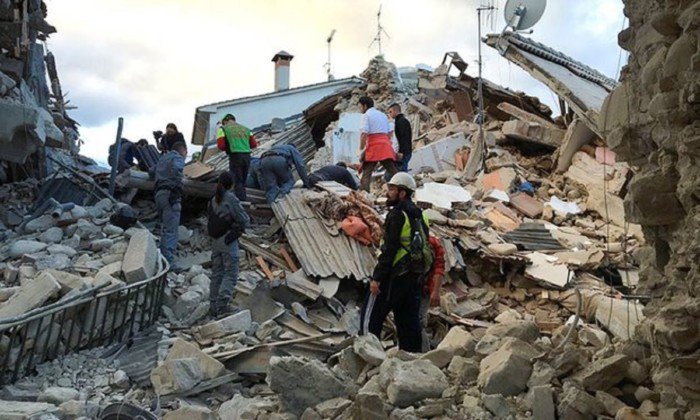 Rescuers search for more survivors in Amarice Italy