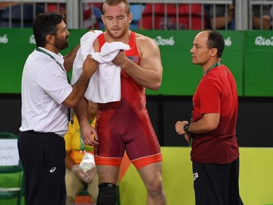 Kyle Snyder of US wins freestyle wrestling gold