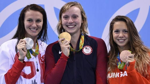 Katie Ledecky smashes world record in 800m to take freestyle treble Carlin takes silver