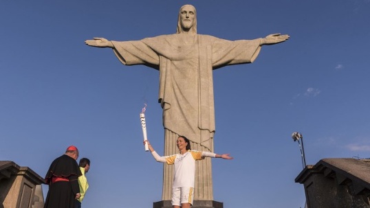 Olympic torch stops at Christ the Redeemer statue