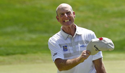 Jim Furyk celebrates after shooting a course and PGA-record 58 during the final round of the Travelers Championship golf tournament in Cromwell Connecticut on Aug. 7 2016. /AP