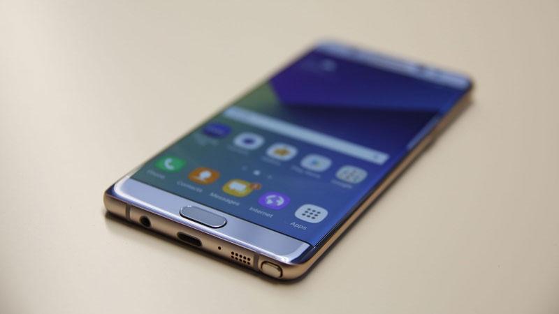 Hands-On With The Samsung Galaxy Note7 With Revamped Gear VR Headset