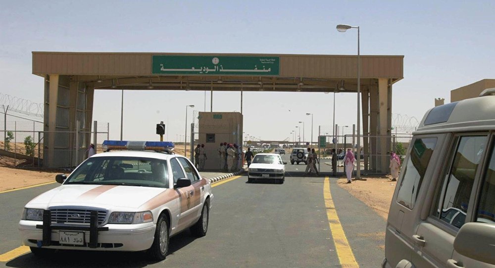 Police and civilian cars cross the new al Wadia border outpost between Saudi Arabia and Yemen east of the southern Saudi province of Najran