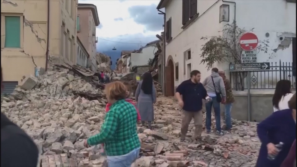 Frantic rescue effort after deadly quake hits Italy