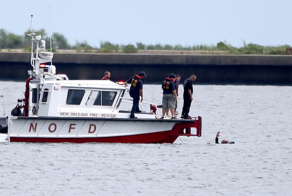 Report: NOPD, Coast Guard search Lake Pontchartrain after plane crash