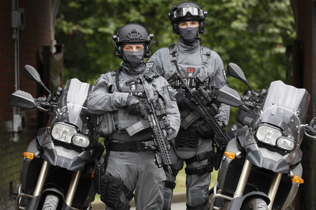 Image British counterterrorism officers