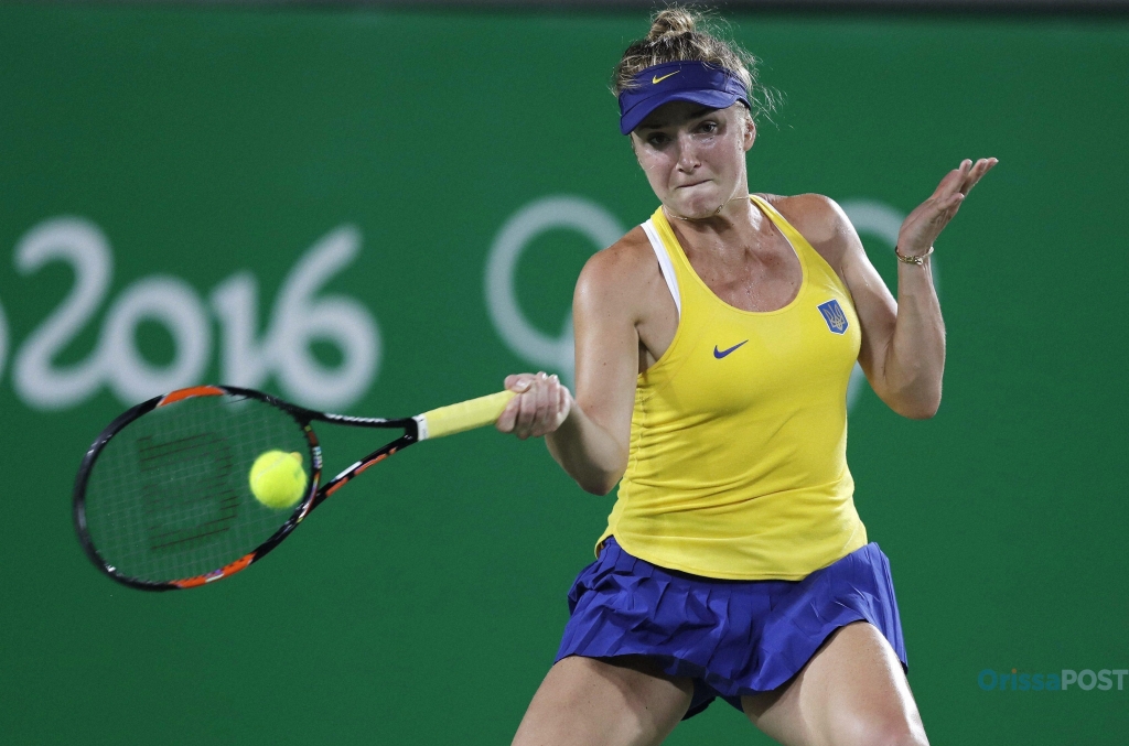 Svitolina stuns struggling Serena