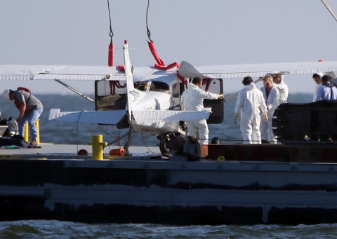 Two missing in plane crash in Lake Pontchartrain near New Orleans