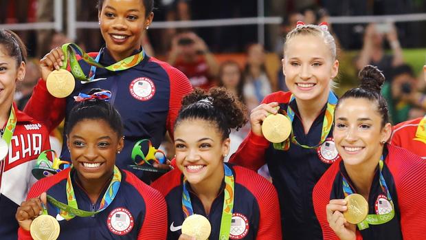 Simone Biles Gabrielle Douglas Laurie Hernandez Madison Kocian and Alexandra Raisman pose with their gold medals. REUTERS  Mike Blake