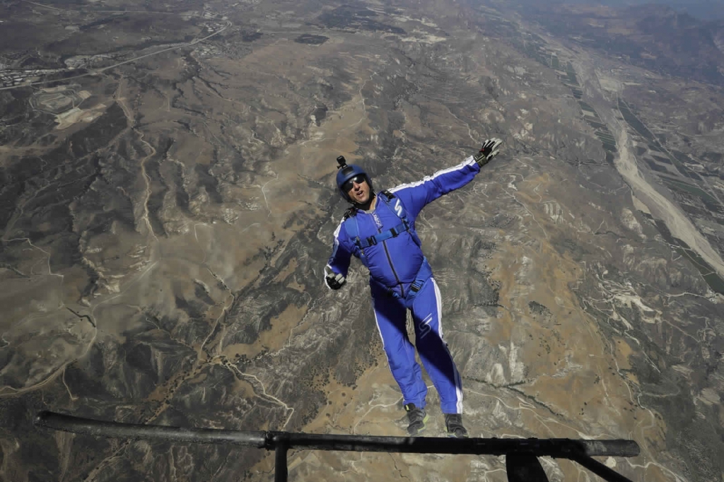 Luke Aikins Skydiver Sets Record for Highest Jump Without a Parachute