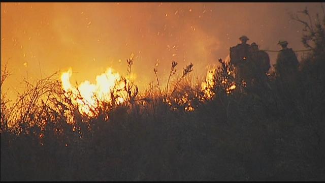 Thousands who fled Southern California wildfire allowed to return sArtHead = 'Thousands who fled Southern California wildfire allowed to return'