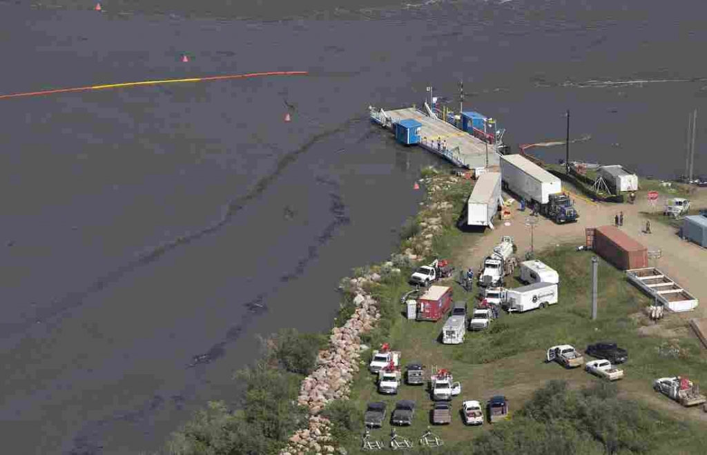 Pipeline 'anomalies' detected night before leak into North Saskatchewan River