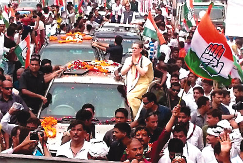 Dard-e-Benaras: Congress roadshow takes UP poll battle to Modi turf