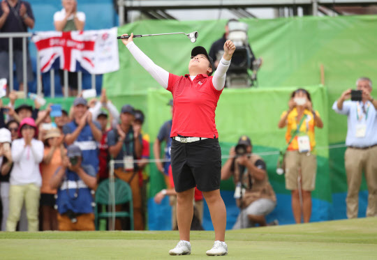 Park takes 2-shot lead into final round at Olympics