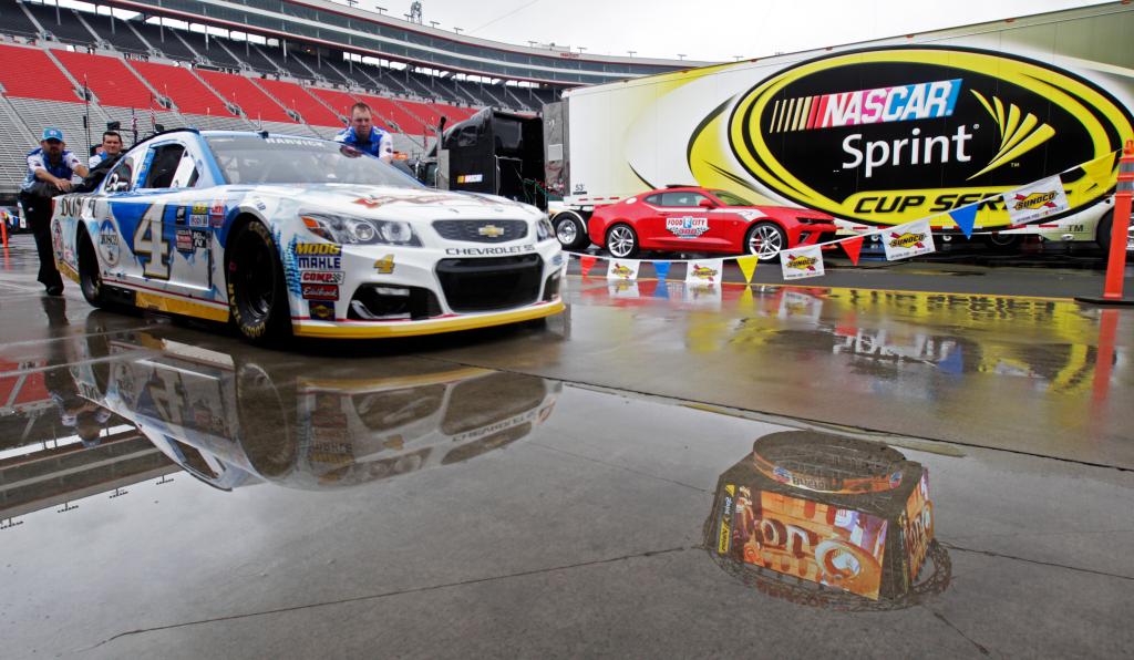 Kennedy passes Byron to win NASCAR Truck race at Bristol