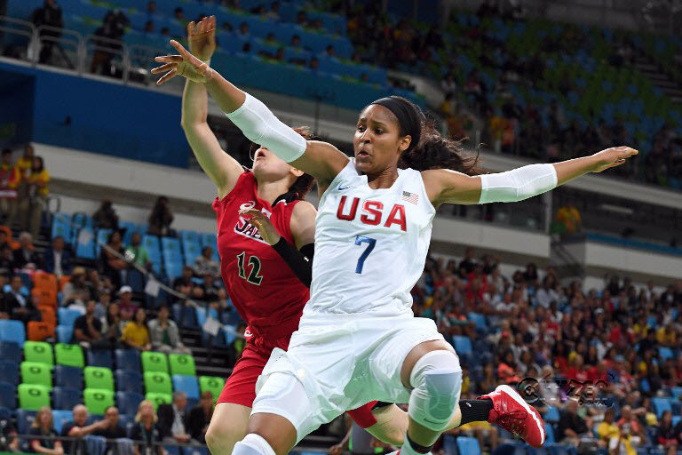 USA's forward Maya Moore and Japan's point guard Asami Yoshida collide during a Women's