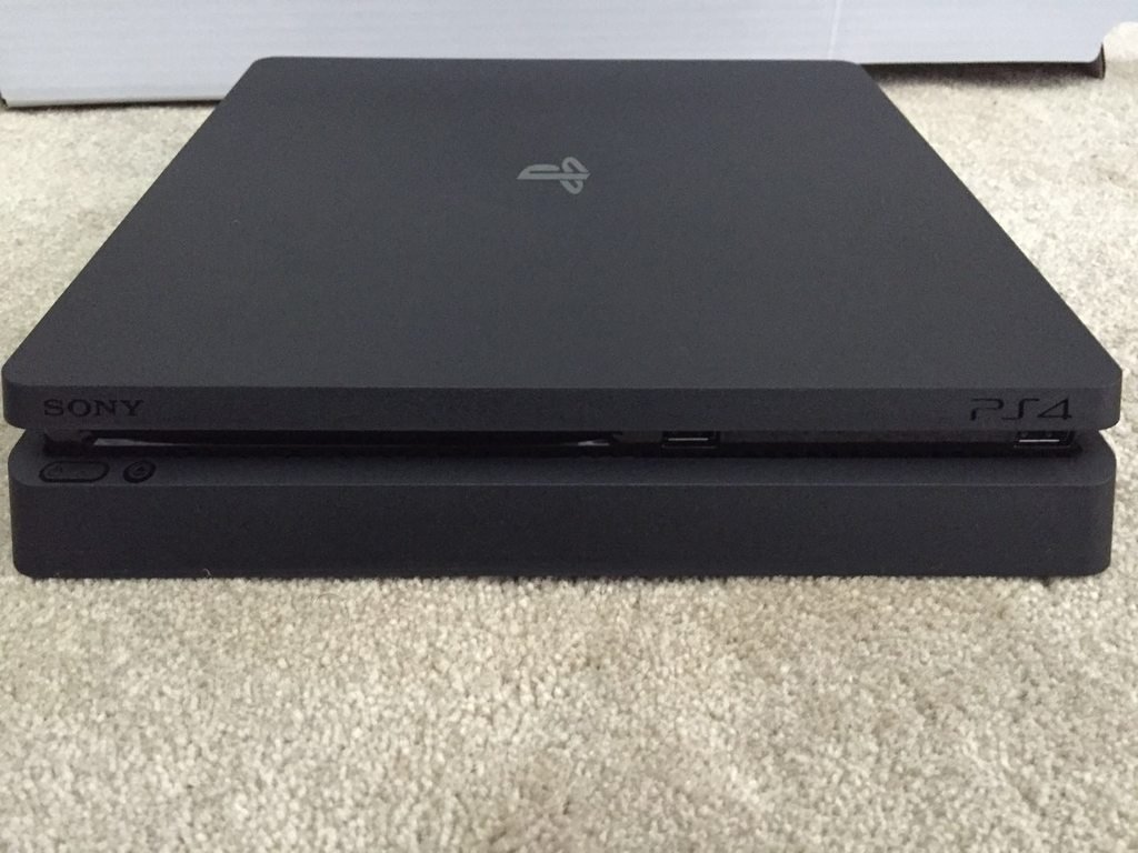 Playstation 4 “Slim”