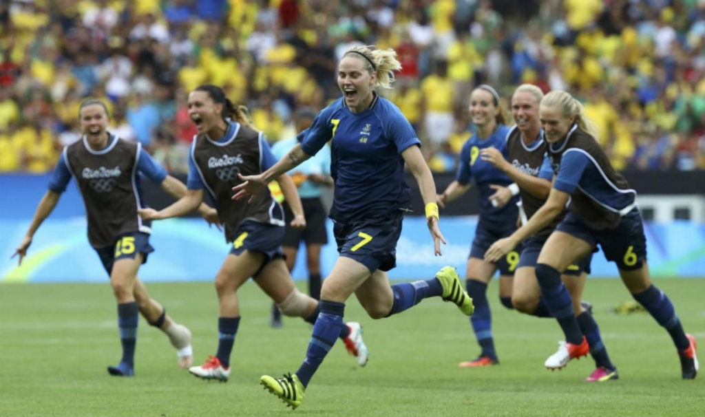 US bounced from women's soccer tournament by Sweden on penalty kicks